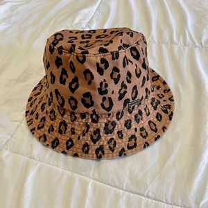 BILLABONG leopard print bucket hat